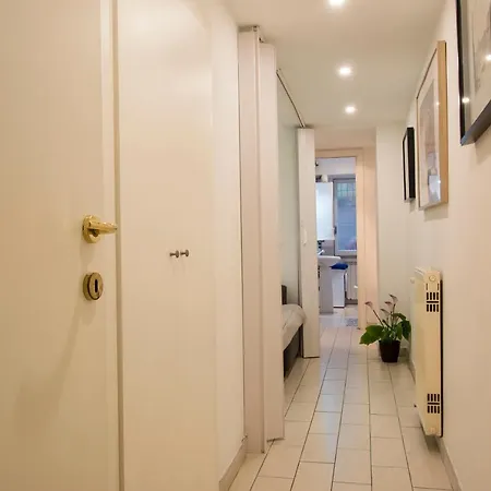 Apartment Chroma Farinone 28 Rome