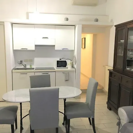 Apartment Chroma Farinone 28 Rome